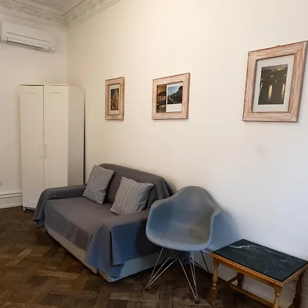 Rue Des Veaux - Quartier Cathedrale *